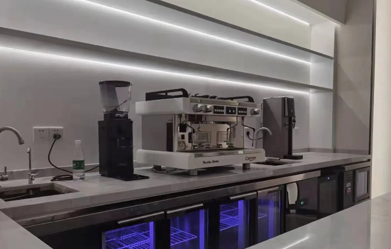 公司辦公室里意式和美式咖啡機哪個好？有什么區(qū)別？